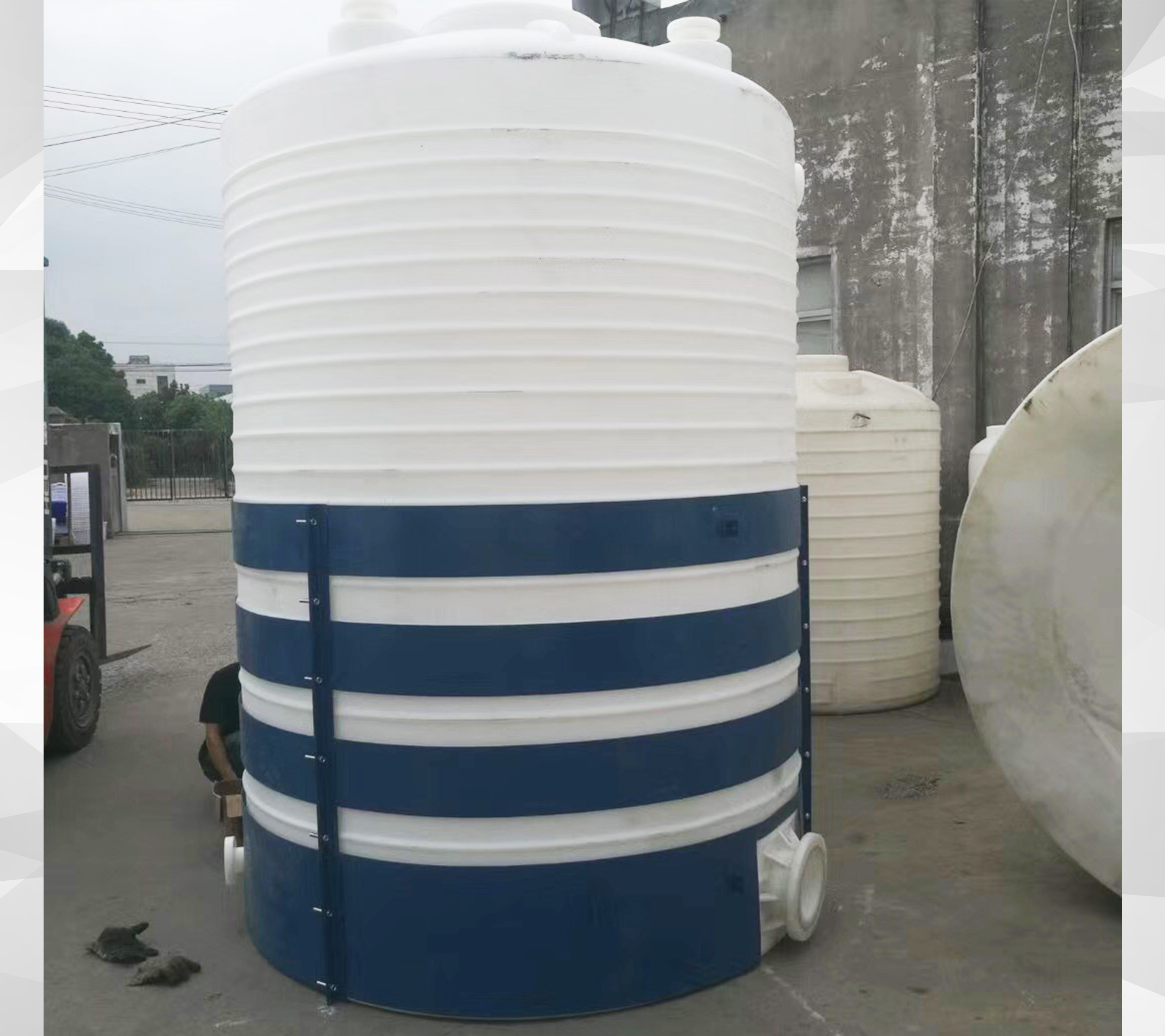 20立方塑料儲(chǔ)罐選擇時(shí)的注意事項(xiàng)